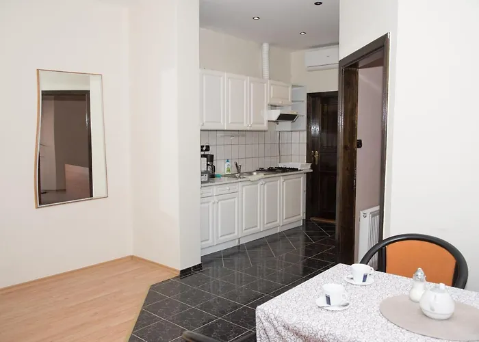 Astoria Panzio לינה וארוחת בוקר