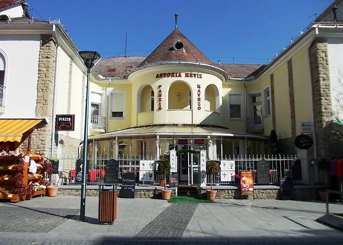 לינה וארוחת בוקר Astoria Panzio Hévíz