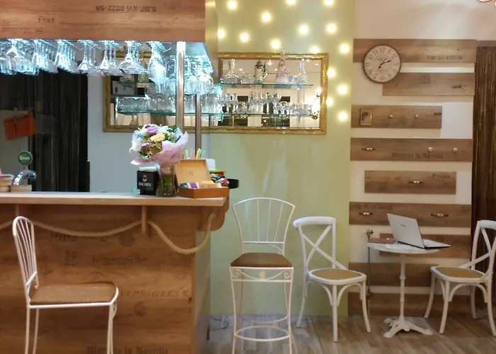 לינה וארוחת בוקר Astoria Panzio