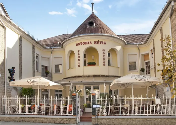 לינה וארוחת בוקר Astoria Panzio Hévíz