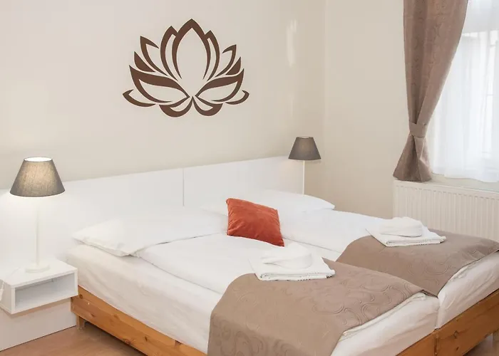 לינה וארוחת בוקר Astoria Panzio Hévíz